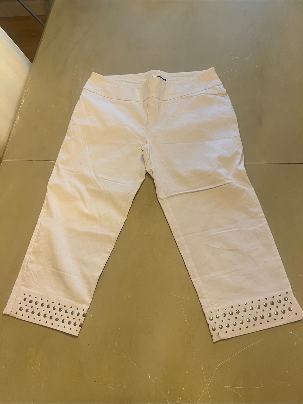 Zac & Rachel White Capri Pants with Studded Hem
